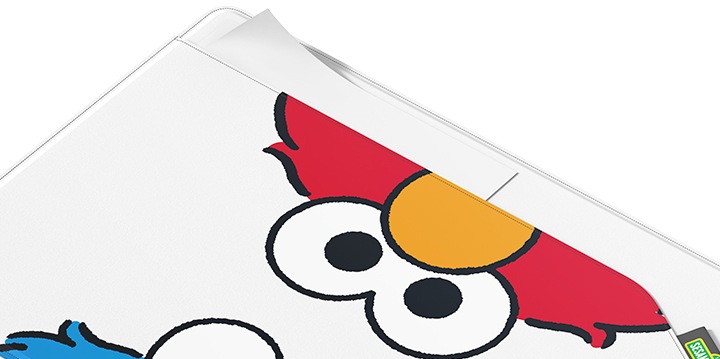 갤럭시 탭 세서미 스트리트 엔벨롭 커버 제품에 앞면에 종이가 수납된 이미지로 보여집니다.