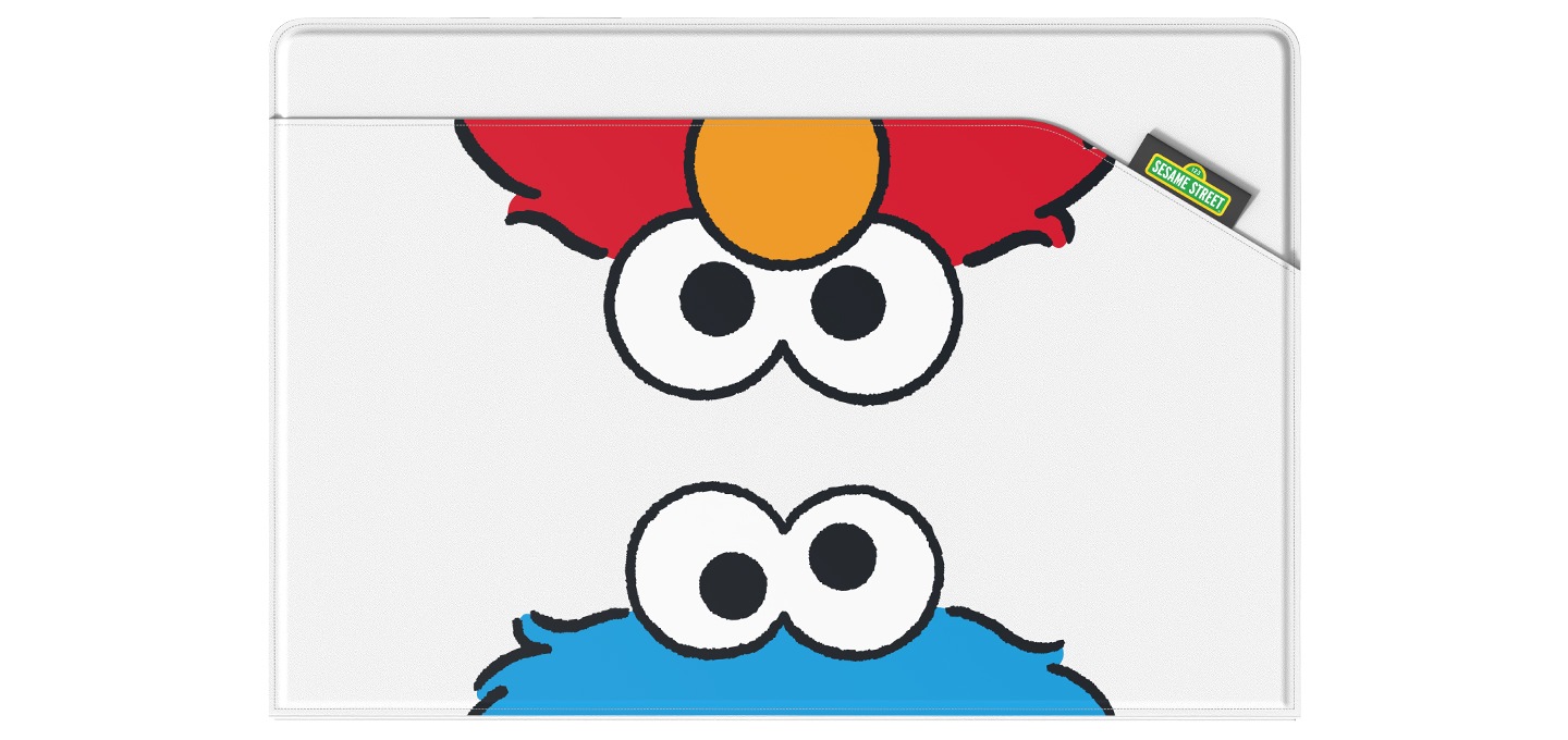 갤럭시 탭 세서미 스트리트 엔벨롭 커버 제품에 갤럭시 탭을 장착되어 보여집니다.