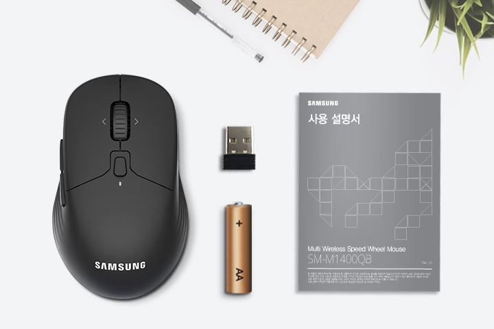 마우스의 제품 구성품을 보여주고 있습니다.