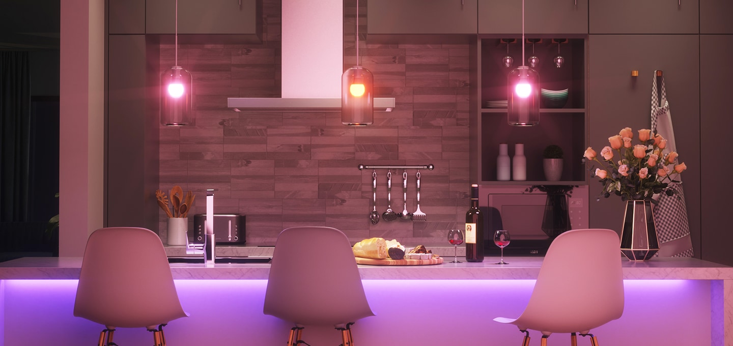 다양한 스펙트럼의 LED 스마트 조명  1,600만가지 이상의 무한한 색상과 다채로운 색온도로 취향에 꼭 맞는 완벽한 분위기를 연출해보세요.