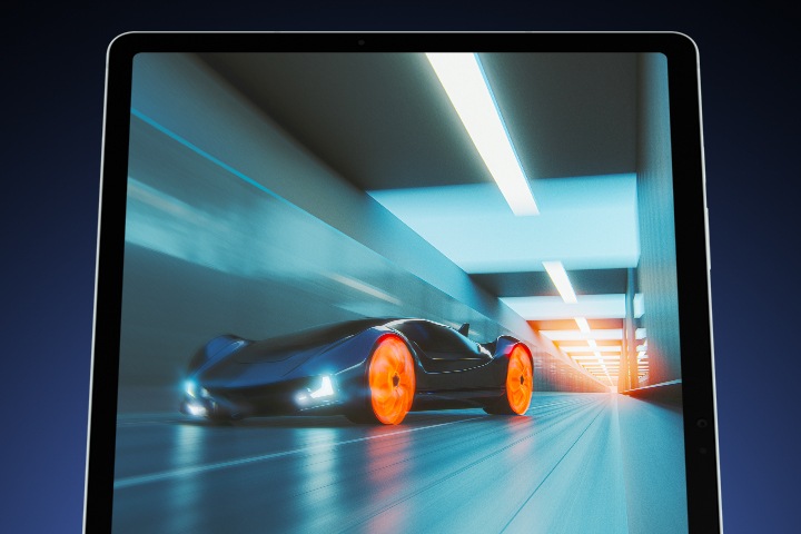 세로 모드의 갤럭시 탭 S9 FE+가 정면을 향해 배치되어 있습니다. 화면에는 터널을 빠르게 통과하는 자동차의 부드러운 움직임을 표시하고 있습니다.