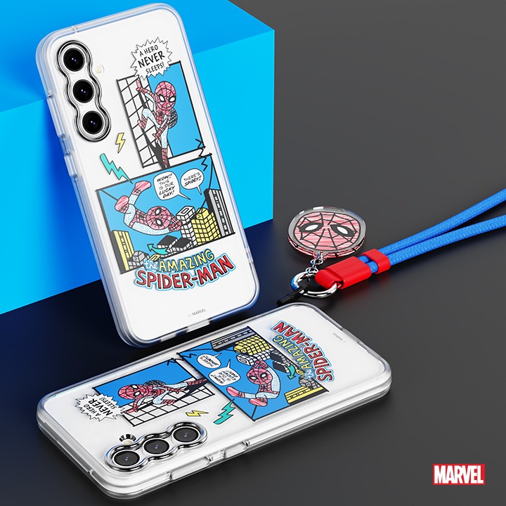 검정색 바닥에 이미지 왼쪽 상단 부분에 파란색 박스가 있는 배경에 이미지 왼쪽 상단 부분에는 갤럭시 S23 FE 마블  버라이어티 케이스 (블루)를 장착한 후 파란색 박스에 기대어 세워 놓은 정면 이미지와 갤럭시 S23 FE 마블  버라이어티 케이스 (블루)를 장착한 후 왼쪽으로 130도 돌린 후 눕혀 놓은 이미지가 이미지 하단에 배치하여 있습니다.