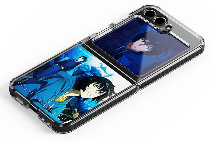 갤럭시 Z 플립5 나 혼자만 레벨업 플립수트 카드 (1매)가 장착후 오른쪽 45도 기울어진 정면 이미지입니다.