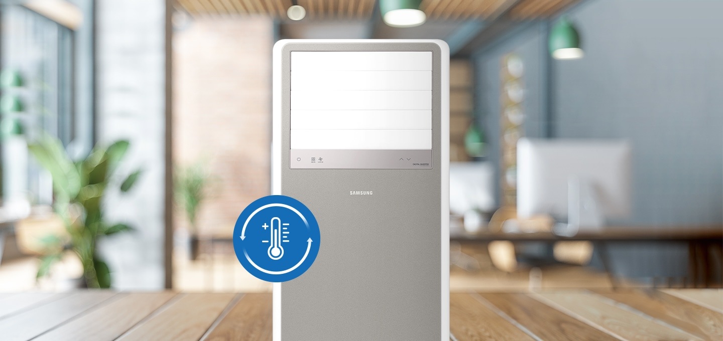 카페로 보여지는 공간에 배경은 흐릇히하게 보이며 정면엔 에어컨이 off상태로 에어컨 상단이 보여지며, 좌측엔 반려 식물이 보여지고 우측엔 테이블 위에 컴퓨터가 한대씩 놓여져 있습니다. 정면엔 에어컨 상단부가 확대되어 보이고 에어컨 좌측엔 온도계의 아이콘과 동그랗게 흘러가는 화살표가 보여집니다. 