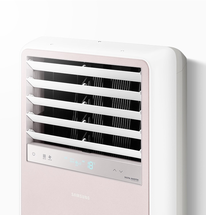 에어컨 상단부 좍측 15도 전원이 켜져있는 모습이 보여집니다. 