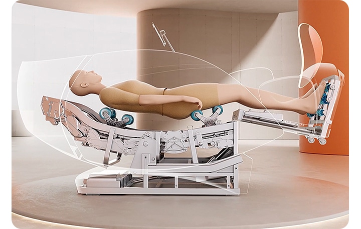 사람의 모형이 코지마 안마의자를 사용하여 170도까지 기울어져 있는 모습이 보입니다. 안마의자는 투명하게 보여 엔진이 사람을 마사지하는 것으로 보입니다.