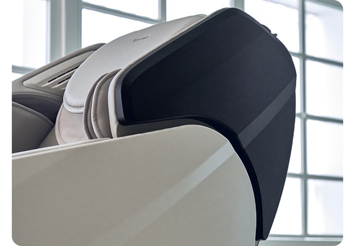 가운데에 코지마 안마의자의 머리부분 측면이 보입니다. 왼쪽 하단에 블랙, 라이트 베이지의 색상 예시가 보입니다.