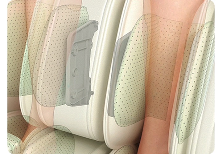 코지마 안마의자의 종아리 부분이 보입니다. 화살표로 위로 마사지하는 모습이 보입니다.