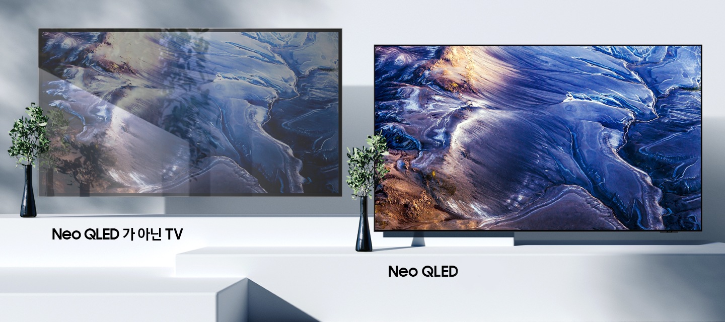 TV 2개가 나란히 보이는 이미지입니다. 좌 : Neo QLED 가 아닌 TV 눈부심 방지 기술이 지원되지 않아 TV 온스크린 풍경이 흐릿하게 보입니다. 우 : Neo QLED 8K 눈부심 방지 기술 지원으로 TV 온스크린 화면이 선명하게 보입니다.
