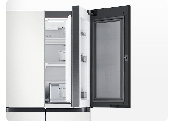 냉장고 우측 상단 푸드 쇼케이스 부분이 오픈되어있는 제품컷입니다.