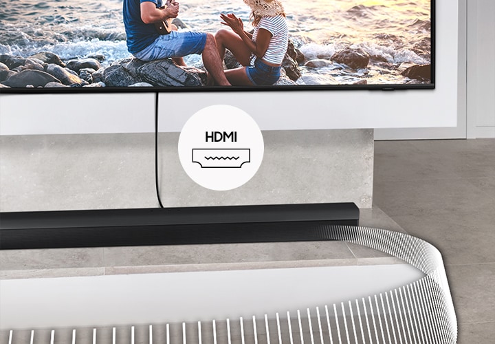 TV 와 사운드바가 연결되어 있습니다. 그 사이에는 HDMI 아이콘이 보입니다.