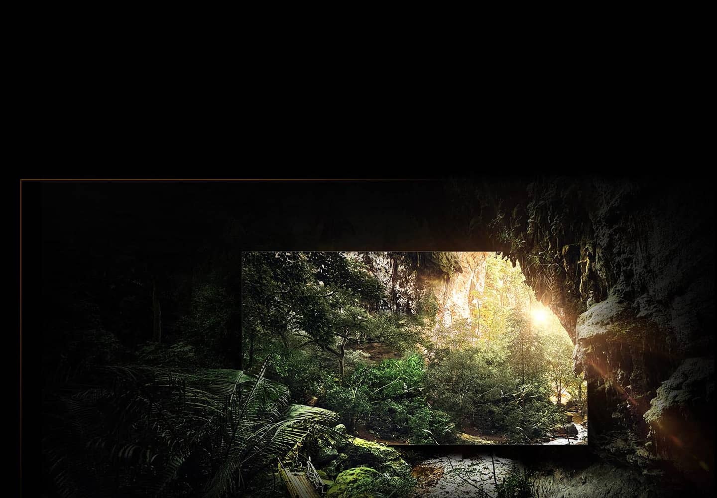 MICRO LED 화면에 숲속 모습이 보이고, 주변 배경도 화면과 동일한 숲속의 모습입니다. 화면과 배경 모습이 이질감 없이 연결되어 보입니다.