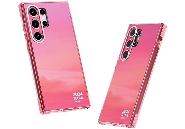 이미지 왼쪽 부분에는 갤럭시 S24 Ultra 스카이코랄 버라이어티 케이스 (2024 서울색)을 장착 후 오른쪽으로 10도 돌아간 정면 이미지가 배치하여 있고 이미지 오른쪽 부분에는 갤럭시 S24 Ultra 스카이코랄 버라이어티 케이스 (2024 서울색)을 장착 후 왼쪽 윗부분으로 10도 돌아간 정면 이미지가 배치하여 있는 이미지입니다.