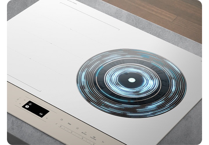 오른쪽 상단에는 진한 갈색의 마룻 바닥이 보입니다. 그 아래 회색 상판이 깔린 주방 테이블 위로 전기 레인지가 설치되어 있는 모습이 보입니다. 전기 레인지의 오른쪽 화구의 가열 영역이 파란색 선들로 원형으로 표현되어 있습니다.