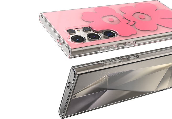 이미지 상단 부분에는 갤럭시 S24 Ultra 마리메꼬 듀얼 레이어 케이스 (핑크) 제품을 단말에 장착 후 바닥에 눕힌 뒤 왼쪽 위에서 내려본 이미지가 보이고 있고 이미지 하단 부분에는 갤럭시 S24 Ultra 마리메꼬 엠보 케이스 제품을 단말에 장착 후 왼쪽으로 40도 돌아간 뒤면 이미지가 바닥에 가로로 누워있는 이미지를 보여주고 있습니다.