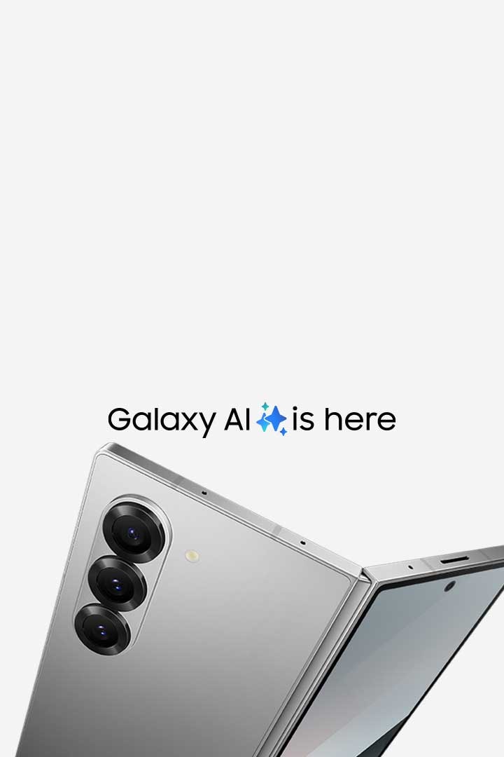 Galaxy AI is here. 별 아이콘. 갤럭시 Z 폴드6를 펼쳐서 후면에서 비춘 모습입니다.