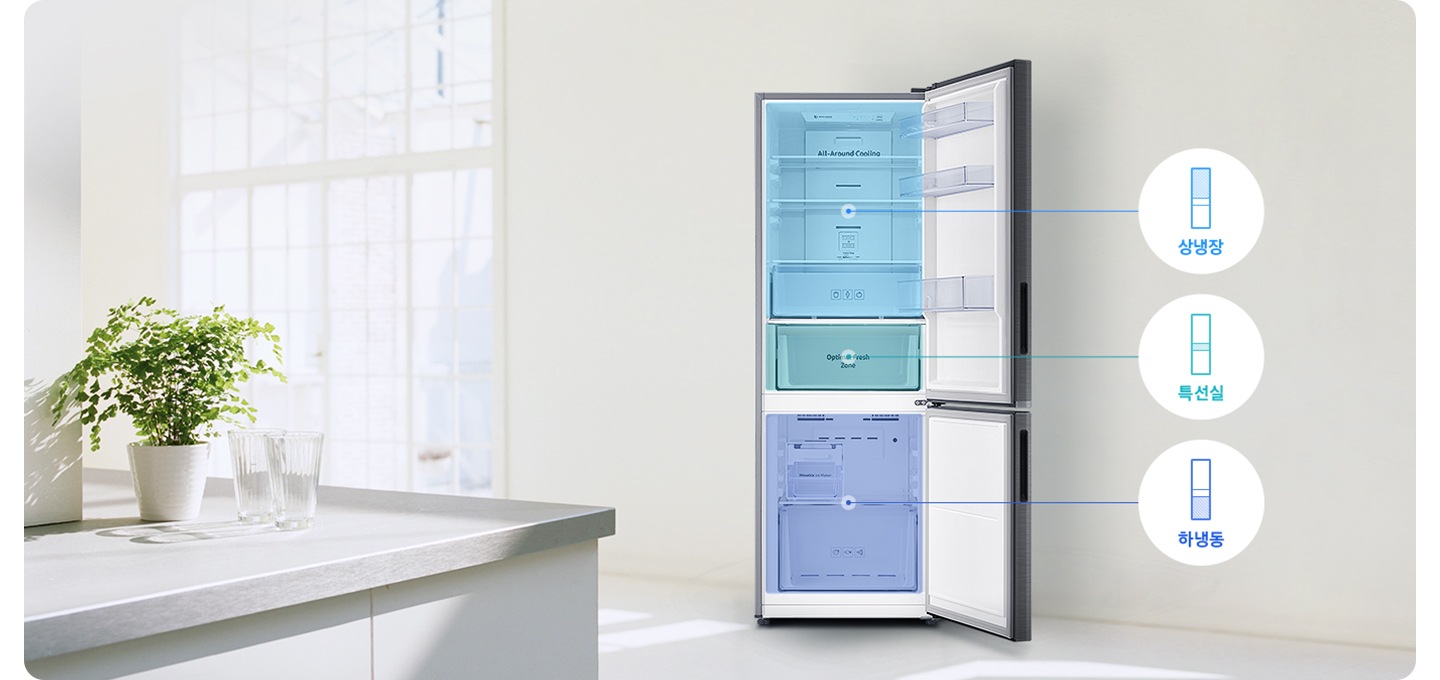 주방 한켠에 상하칸 도어가 열린 제품이 보여지고, 상냉장, 특선실, 하냉동을 나타내는 아이콘과 텍스트가 각 위치를 가리키고 있습니다.