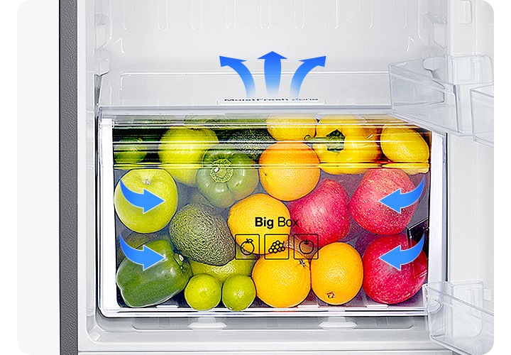 냉장실 하단 Big Box 자연야채실 부분을 확대한 냉장고 내상컷으로 안에 사과와 파프리카, 오렌지 등 과일과 채소가 가득 들어있는 연출 이미지입니다.