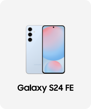 Galaxy S24 FE 블루 제품의 후면과 전면의 모습, 하단에 Galaxy S24 FE 문구가 쓰여있는 이미지