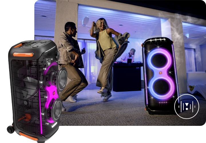 남성과 여성이 춤을 추고 있고, 우측에는 파티박스 710 제품이 라이팅 효과를 보이며 놓여있습니다. 좌측에는 파티박스 710 엑스레이컷이 있습니다. 우측 하단에는 JBL 시그니처 사운드 아이콘이 있습니다.