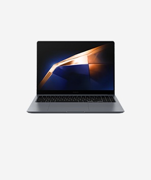 [문스톤 그레이 색상의 갤럭시 북4 울트라가 정면을 바라보며 열려 있고 화면에 검은색 배경의 입체적인 주황빛 온스크린이 보여집니다.]