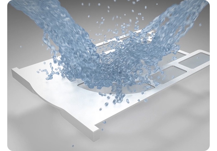 필터를 물로 세척하고 있는 이미지입니다.