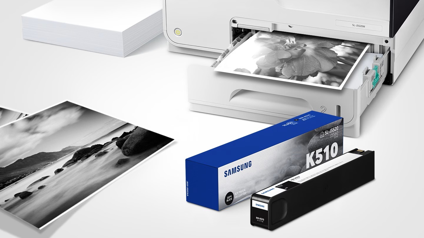 위쪽 삼성 프린터에서 출력물이 나오고 있고, 아래쪽 INK-k510 제품과 박스가 있습니다.
