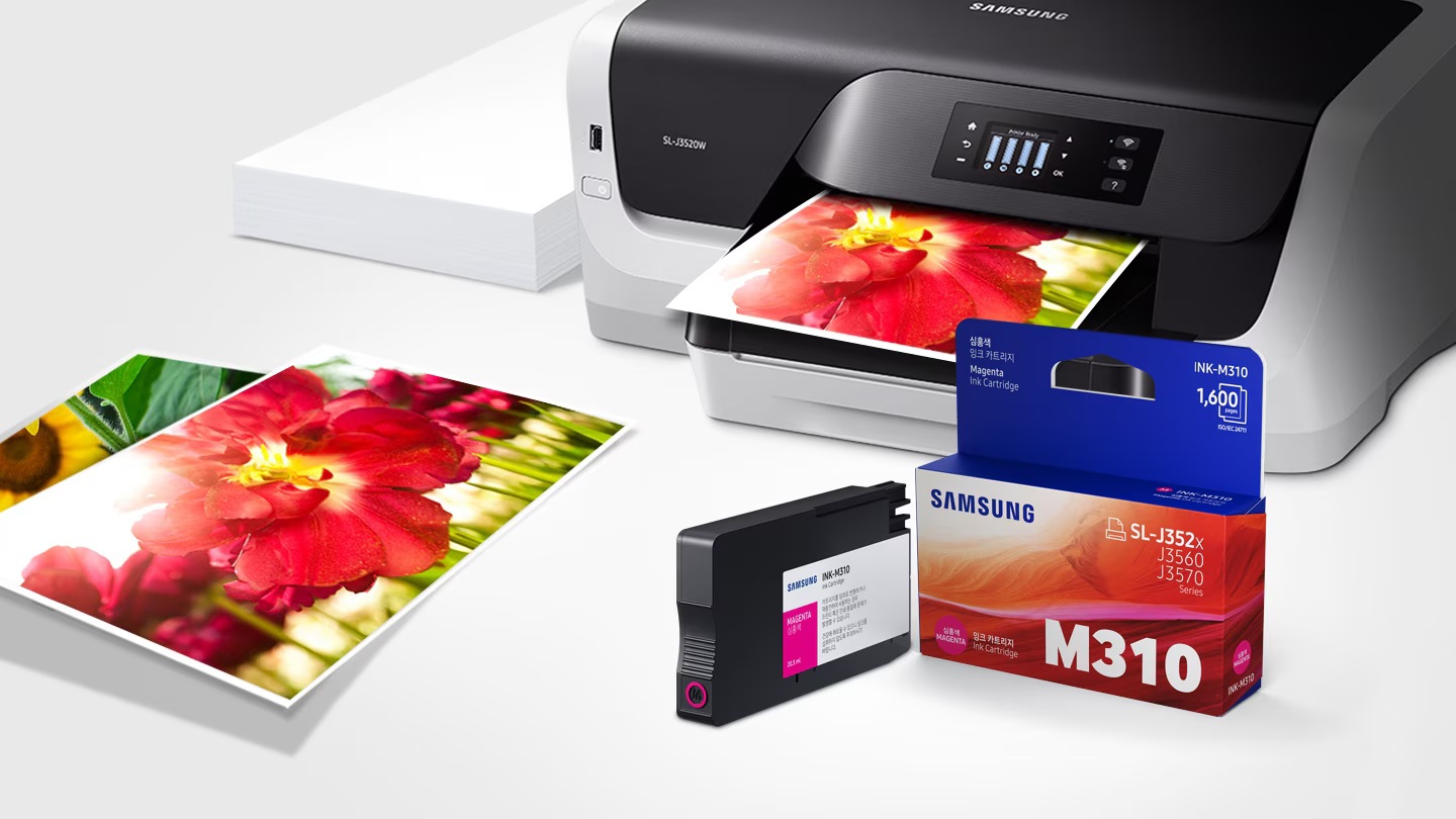 위쪽 삼성 프린터에서 출력물이 나오고 있고, 아래쪽 INK-m310 제품과 박스가 있습니다.