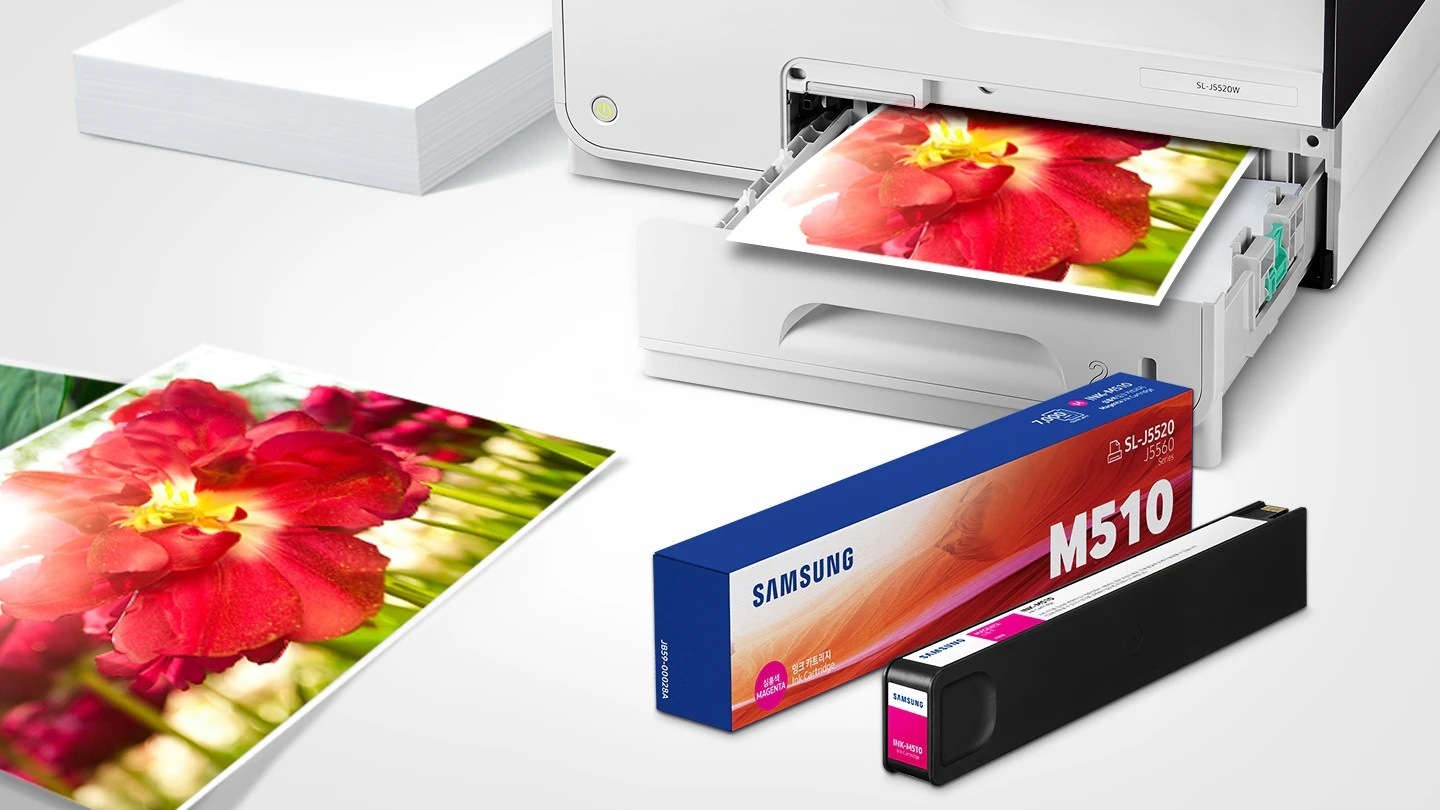 위쪽 삼성 프린터에서 출력물이 나오고 있고, 아래쪽 INK-C510 제품과 박스가 있습니다.