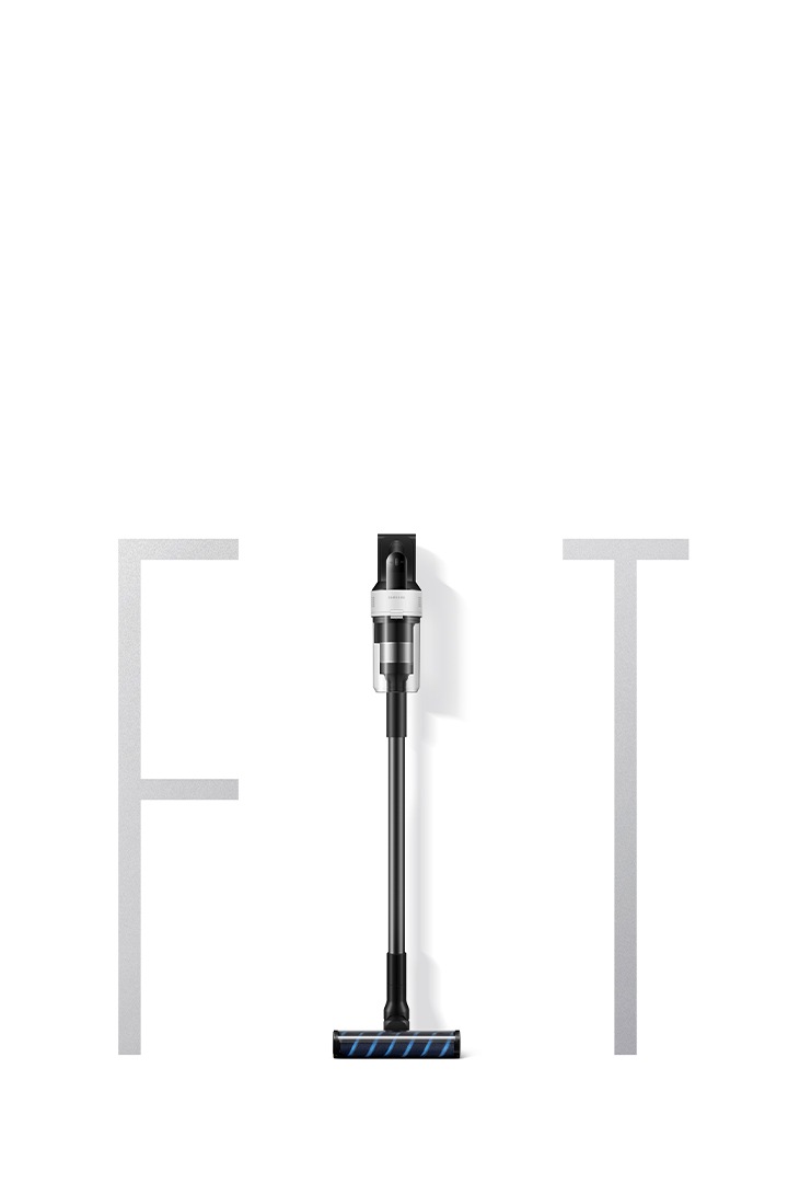 흰색 벽면에 알파벳 대문자 F와 T가 있고 그 사이에 제트 핏 제품이 I모양을 대체하여 배치되어 있다.