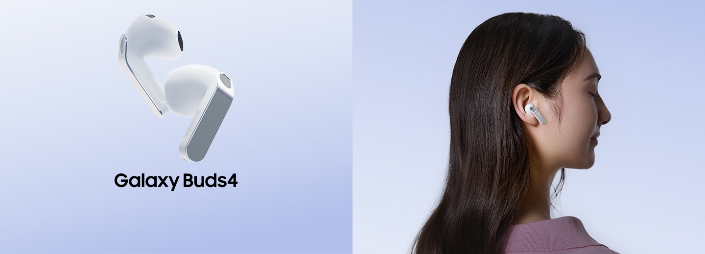 갤럭시 버즈4. 화이트 색상의 갤럭시 버즈4 이어버드가 떠 있고 서로 마주보고 있으며, 하나는 다른 하나보다 더 높게 떠 있습니다. 한 여성이 화이트 색상의 갤럭시 버즈4를 착용하고 웃고 있습니다.