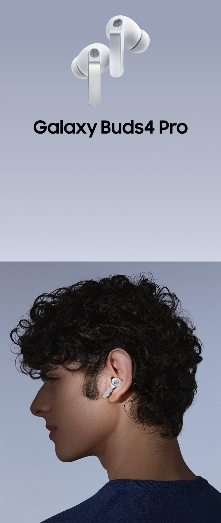 갤럭시 버즈4 프로. 화이트 색상의 갤럭시 버즈4 프로 이어버드가 떠 있으며 하나는 다른 하나보다 높게 떠 있습니다. 한 남자가 화이트 색상의 갤럭시 버즈4 프로를 착용하고 웃고 있습니다.