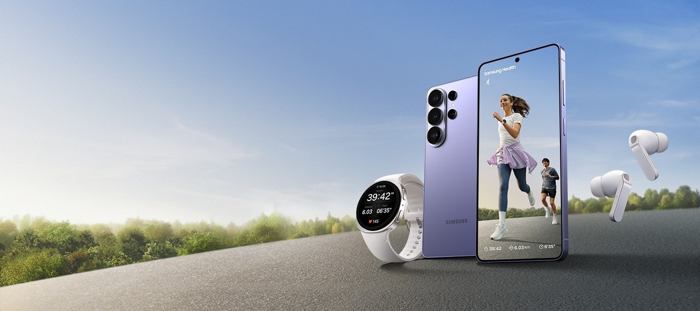 코발트 바이올렛 색상의 갤럭시 S26 울트라 두 대가 있고 각각 뒷면과 앞면으로 나타나 있습니다. 스마트폰 화면에는 삼성 헬스 앱과 달리는 두 사람의 모습이 표시되어 있습니다. 뒷면으로 있는 스마트폰 옆에는 화이트 색상의 갤럭시 워치8이 있고 화면에는 달리기 운동이 표시되어 있습니다. 앞면으로 있는 스마트폰 옆에는 화이트 색상의 갤럭시 버즈4 프로 한 쌍이 있습니다.
