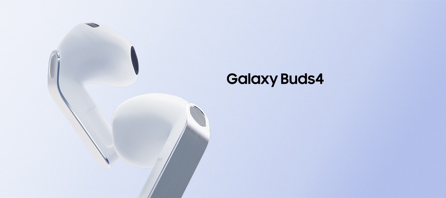 화이트 색상의 갤럭시 버즈4 한 쌍은 이어버드가 서로 마주보고 떠 있습니다. 갤럭시 버즈4.