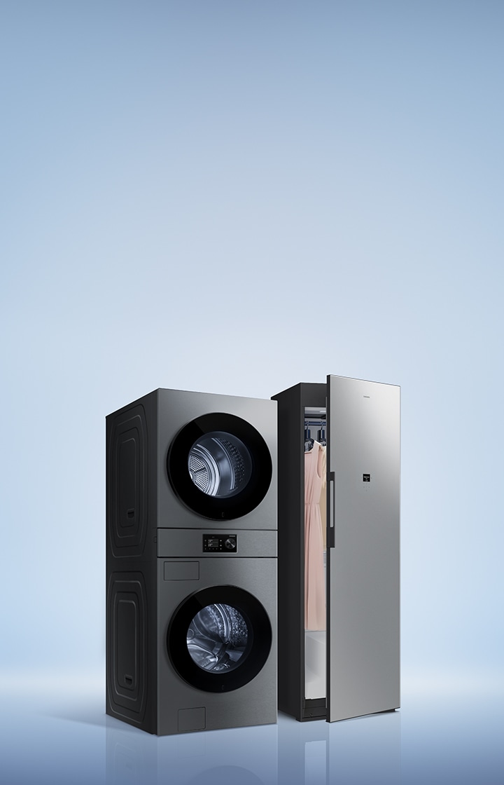 약간 비스듬히 배치된 비스포크 AI 세탁기, 건조기, 에어드레서. 에어드레서 문이 살짝 열려 있고, 그 안으로 분홍색 드레스가 보인다  이미지를 클릭하면 세탁기, 건조기 제품 모두 보기 페이지로 이동된다. 
