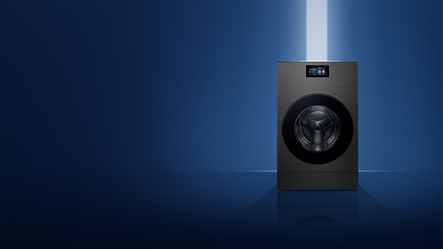 Bespoke AI 콤보가 위에서 아래로 조명을 받고 있고, 앞쪽에 약간의 반사가 있는 상태로 설정되어 있다. 이미지 클릭 시 세탁기/건조기 모두 보기 페이지로 이동한다.