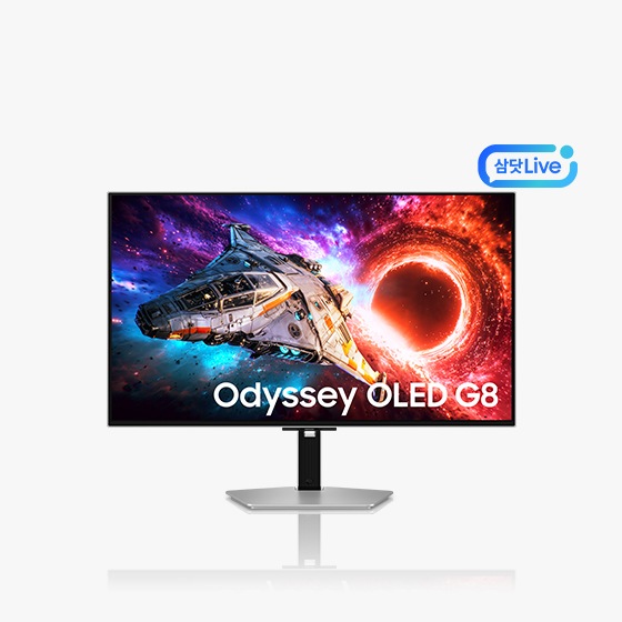 다채로운 컬러의 우주 속 우주선이 떠다니는 화면을 띄운 Odyssey OLED G8 모델의 모니터 정면 이미지 + 우측 삼닷 Live 로고