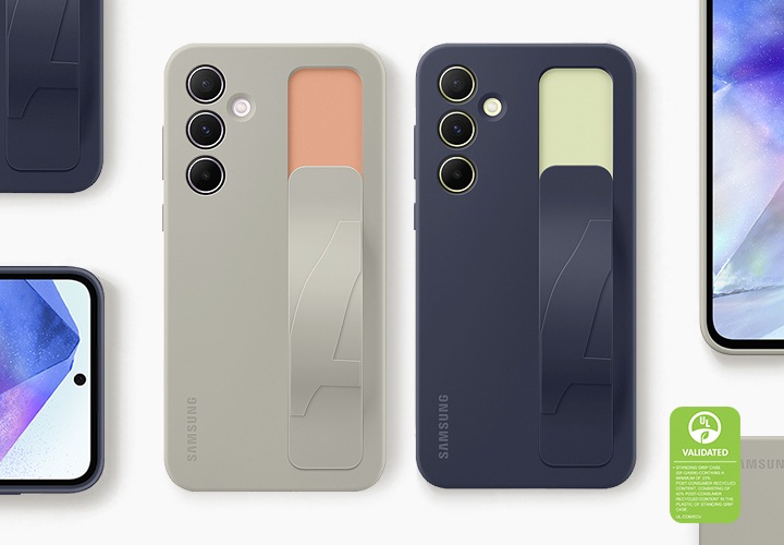 스탠딩 그립 케이스를 씌운 갤럭시 기기들이 있습니다. 중앙에 각각 그레이, 블루 블랙 컬러의 스마트폰이 뒷면을 드러내고 놓여 있습니다. 오른쪽 하단에는 UL 인증 로고와 다음과 같은 문구가 있습니다. 스탠딩 그립 케이스에는 최소 23 % 이상의, 케이스의 플라스틱에는 최소 42 % 이상의 재활용 소재가 포함되어 있습니다.