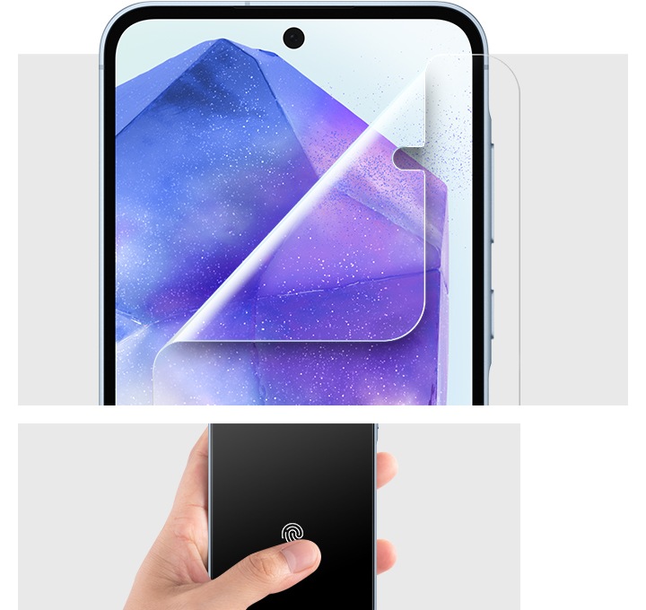 다면체의 크리스탈 사진이 띄워진 갤럭시 기기에 스크린 프로텍터가 부착되고 있습니다. 오른쪽에는 스크린 프로텍터가 부착된 스마트폰의 지문 센서에 엄지손가락을 터치하고 있는 모습입니다. 