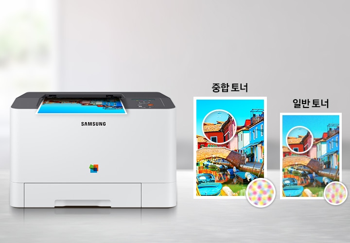 햇빛이 들어오는 배경에 이미지 왼쪽 부분에는 제품 정면 이미지가 있고 오른쪽에는 중합 토너를 사용하여 건물 풍경을 인쇄한 이미지와 일반 토너를 사용하여 인쇄한 이미지 출력물을 각각 오른쪽 하단에 어떻게 출력되었는지 확대하여 선명도를 비교 하는 이미지 입니다.