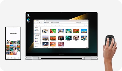 중앙에는 갤럭시 북4 360의 화면에 작업중인 폴더가 오픈되어 있고 제품의 좌측에는 동일한 이미지가 보여지는 스마트폰 화면이 있습니다. 제품의 우측에는 마우스로 화면을 편집하는 손이 보입니다.