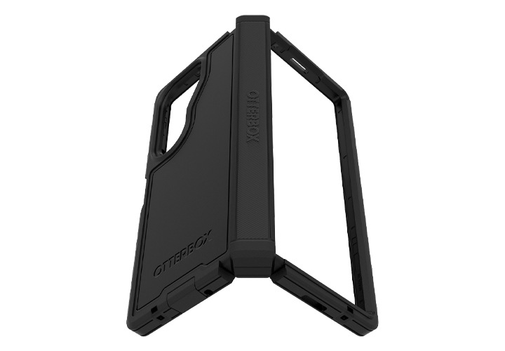 갤럭시 Z 폴드6 오터박스 디펜더 XT를 90도 정도 접은 뒤 힌지 부분이 위를 향하도록 세워 놓은 정면 이미지입니다.