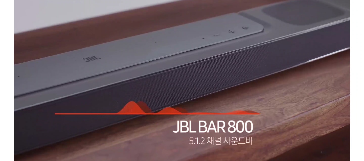 BAR 800 홍보 영상스피커의 외관과 다양한 사운드 효과, 전용 앱에 대해 소개하고 있습니다.