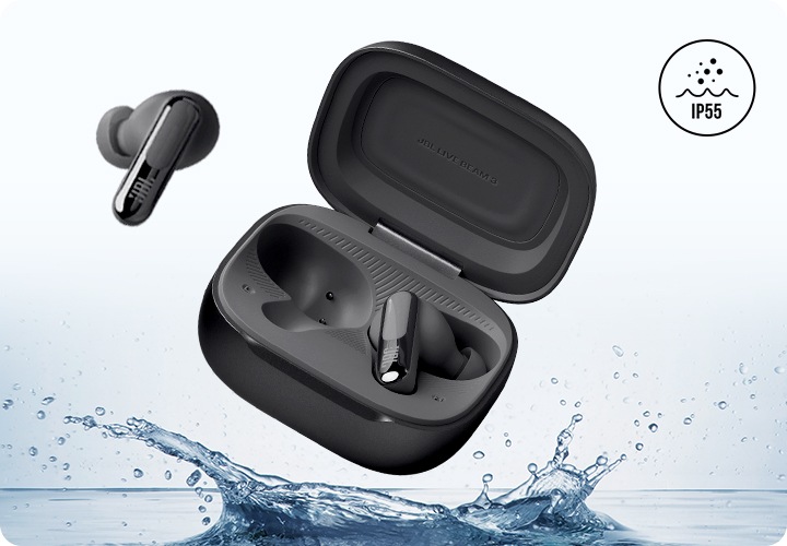 물방울이 보이는 이미지 위로 블랙 컬러의 제품컷이 올려져 있습니다.