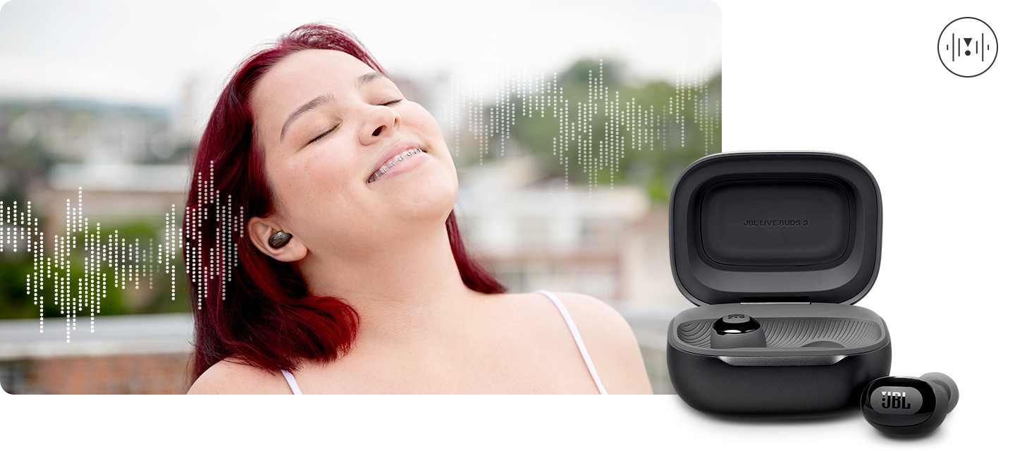 여성이 이어폰을 착용하고 있으면 여성주변에는 음향효과가 보입니다. 오른쪽 하단에는 블랙 컬러 제품컷이 보입니다.