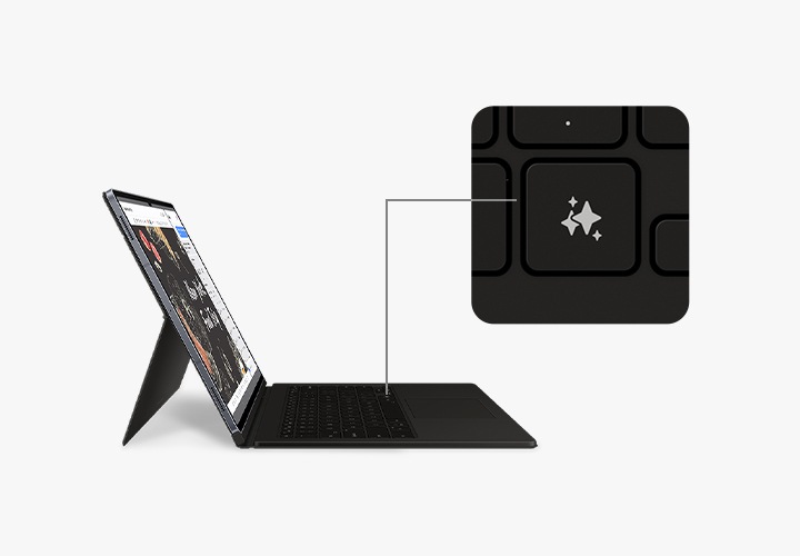 키보드 북커버를 부착한 갤럭시 탭 S10 Ultra 기기 화면이 오른쪽을 향하도록 기울어져 있습니다. 화면에 노트 어시스트 앱이 표시되고, 화면이 분할되어 빅스비와의 대화가 표시됩니다. 키보드의 Galaxy AI 키가 클로즈업되어 키보드에서의 위치가 강조됩니다.