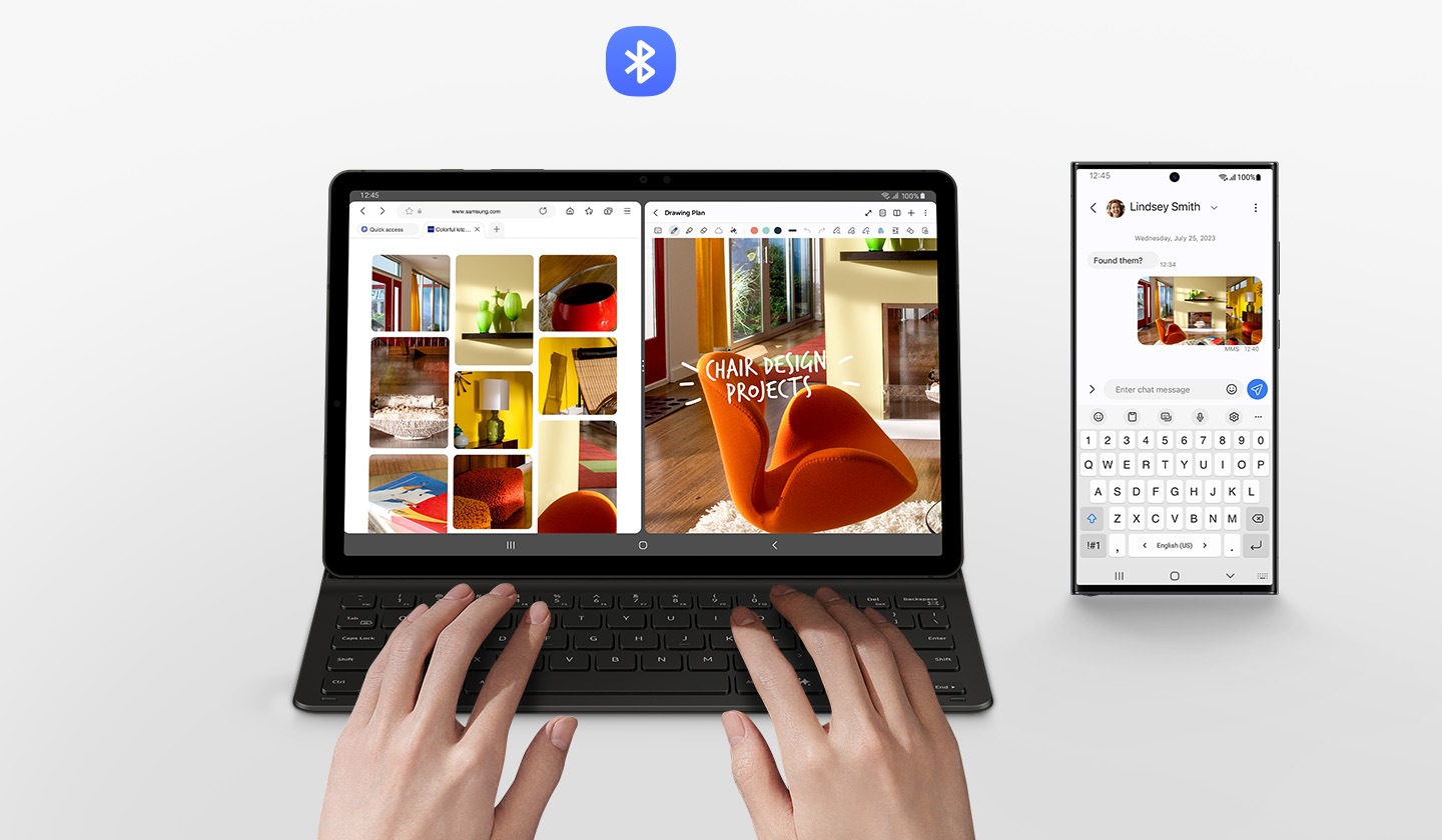 한 사람이 슬림 키보드 북커버를 부착한 갤럭시 탭 S9을 사용하고 있습니다. 화면이 두 개의 창으로 나뉘고, 왼쪽에는 여러 가구가 표시된 이미지 검색 결과가 표시되고, 오른쪽에는 이미지 편집 화면이 표시됩니다. 갤럭시 탭 S9의 오른쪽에 있는 갤럭시 스마트폰에는 편집 중인 이미지와 같은 이미지가 표시됩니다. 갤럭시 탭 S9 위에 블루투스 로고가 표시됩니다.