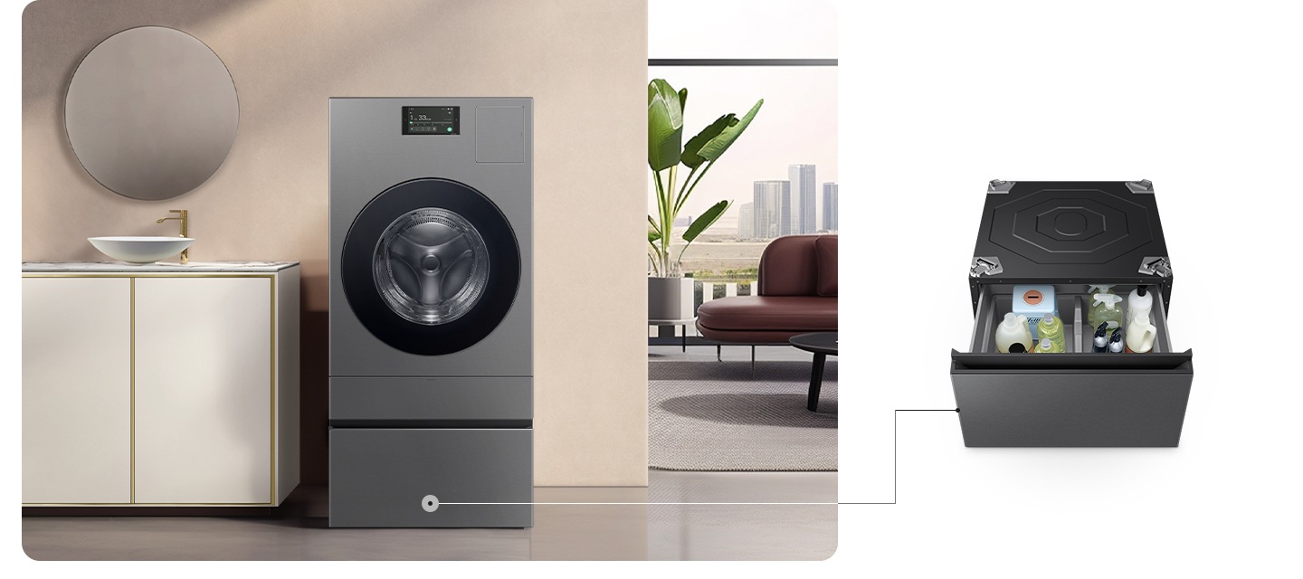 가운데 콤보 제품이 있습니다, 좌측에는 세면대 있고 우측에는 거실뷰가 보입니다. 창밖에는 고층 아파트가 보이고, 실내에는 소파랑 식물이 보입니다. 이미지 옆에는 허리사랑 수납함 확대컷이 보입니다. 수납함 안에는 세제가 있습니다.