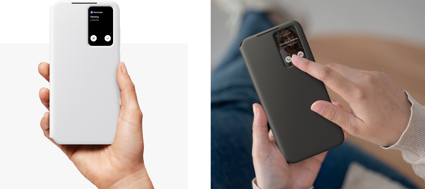 한 사람이 케이스를 열지 않고 전화를 받기 위해 블랙 색상의 스마트 뷰 월렛 케이스를 착용한 갤럭시 S24 FE를 들고 있습니다. 아래에는 그레이 색상의 스마트 뷰 월렛 케이스를 착용한 갤럭시 S24 FE를 들고 있는 손이 있으며, 작은 뷰 윈도우를 통해 전화가 오고 있음을 나타냅니다.