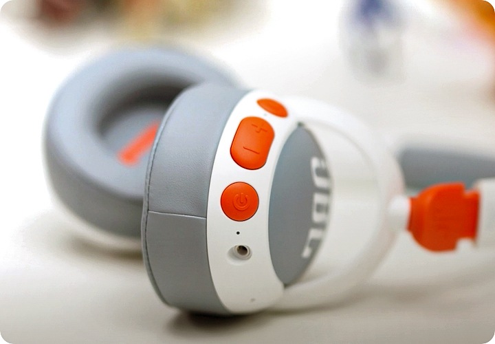 제품의 조작 버튼 부분이 확대되어 보입니다.